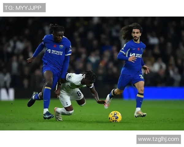 伊斯坦堡普与曼联的激烈对决揭示了欧战新格局与球队实力的较量